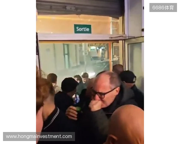 邮报：纽卡球迷在法国遇袭，被马赛球迷投掷催泪瓦斯